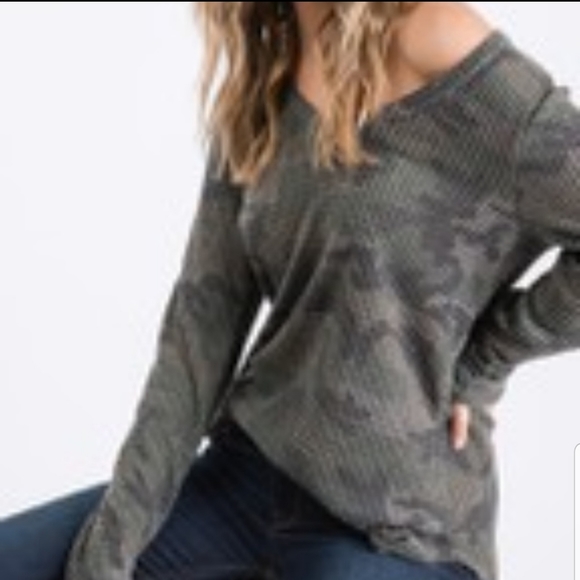 Camo Brushed Waffle Knit Tunic Top V-Neck - Picture 3 of 6